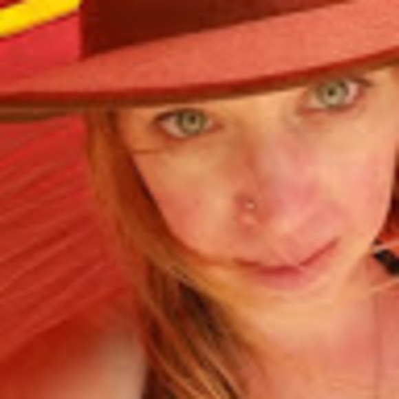 Meet your Posher, Lori - Picture 1 of 1